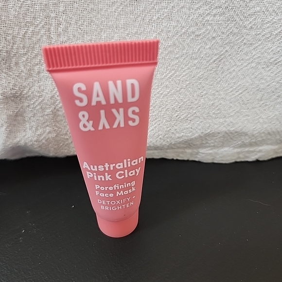 Assorted Skincare Sample Set - Picture 8 of 16